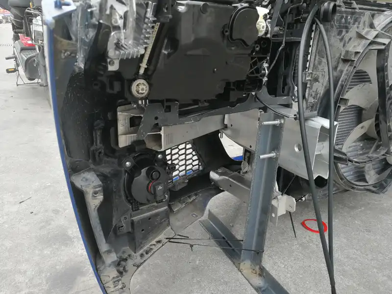 BMW F30 330E nose cut