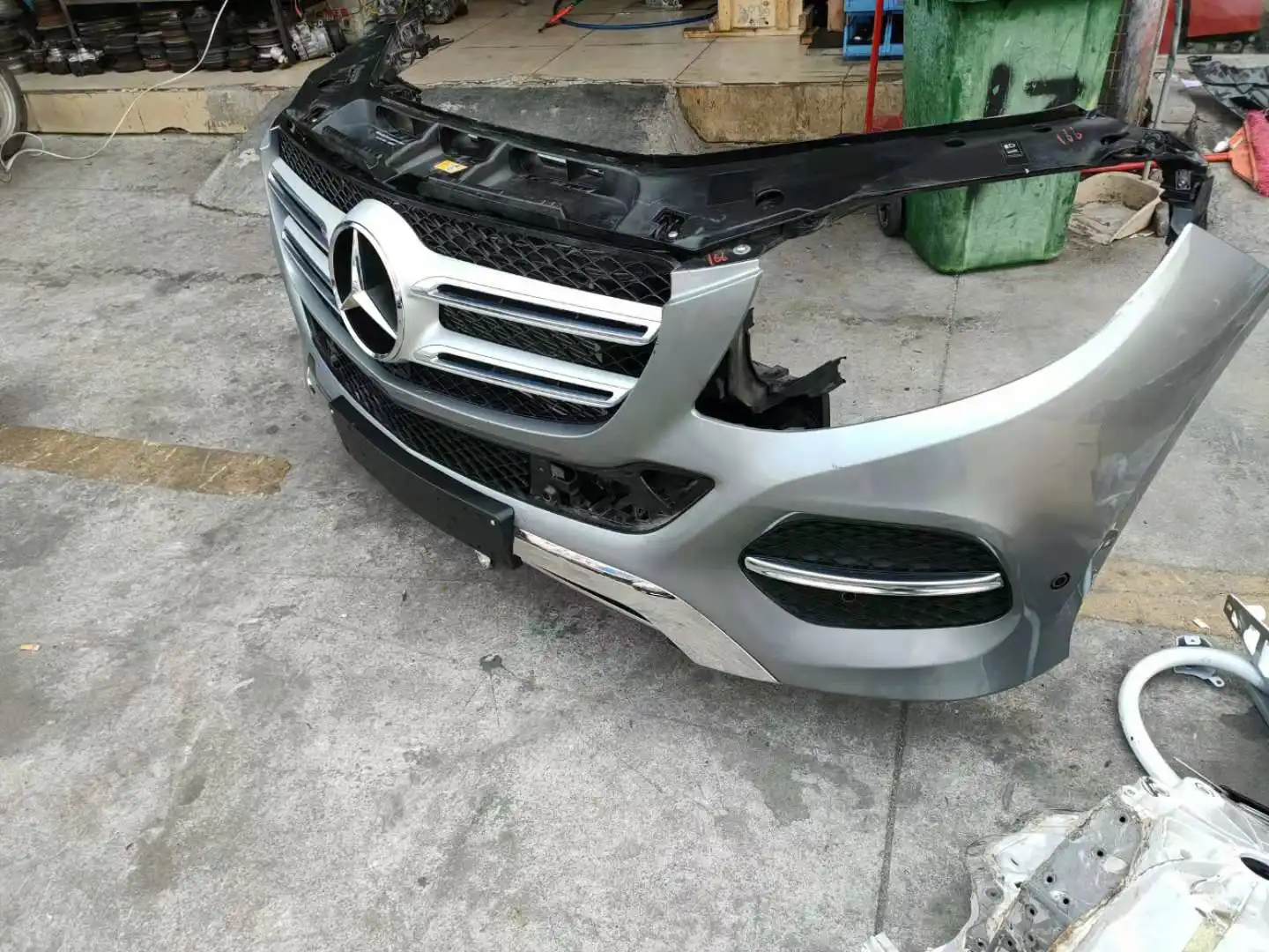 Mercedes Benz W292 GLE nose cut