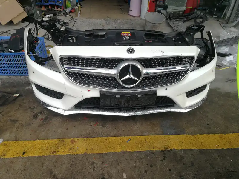 Mercedes Benz W218 nose cut