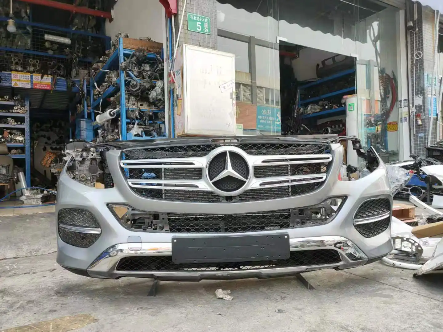 Mercedes Benz W292 GLE nose cut