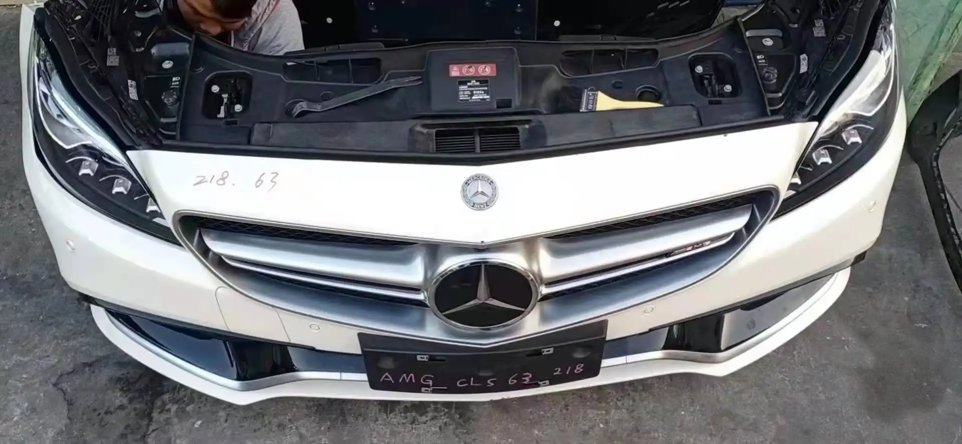 Mercedes Benz W218 CLS63 nose cut