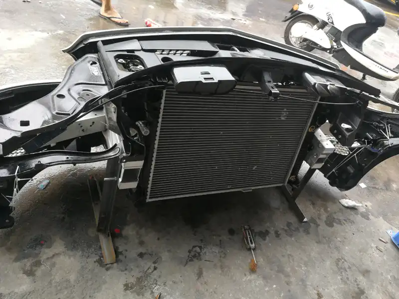 Mercedes Benz W218 nose cut