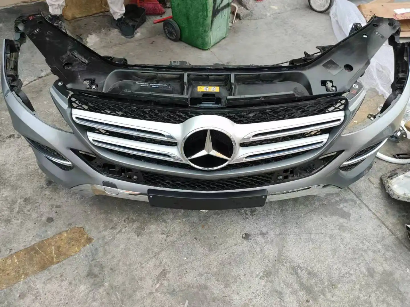 Mercedes Benz W292 GLE nose cut
