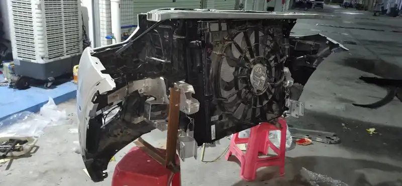 BMW G08 nose cut
