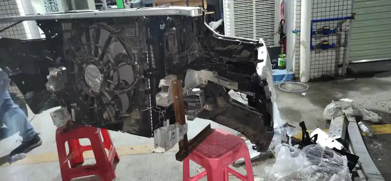 BMW G08 nose cut