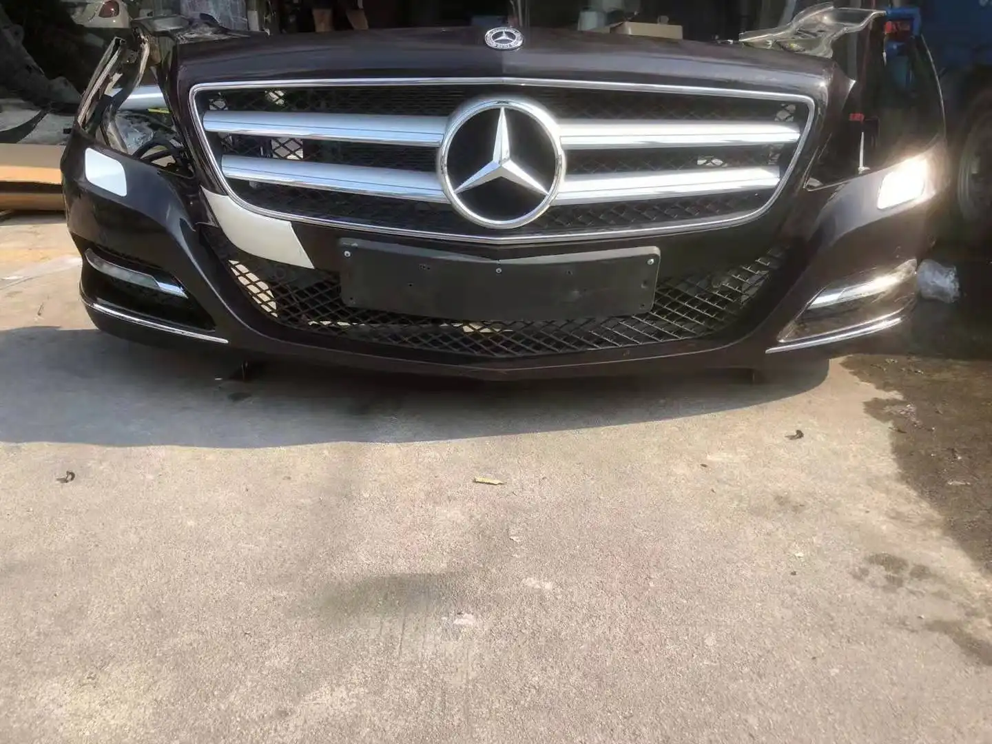Mercedes benz CLS300 W218 nose cut