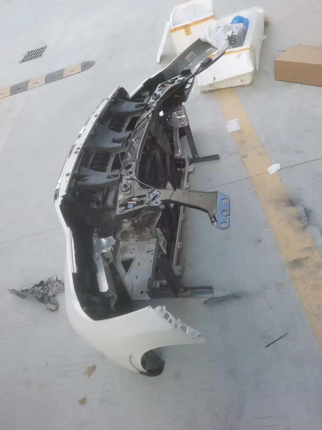 BMW F49 F52 nose cut
