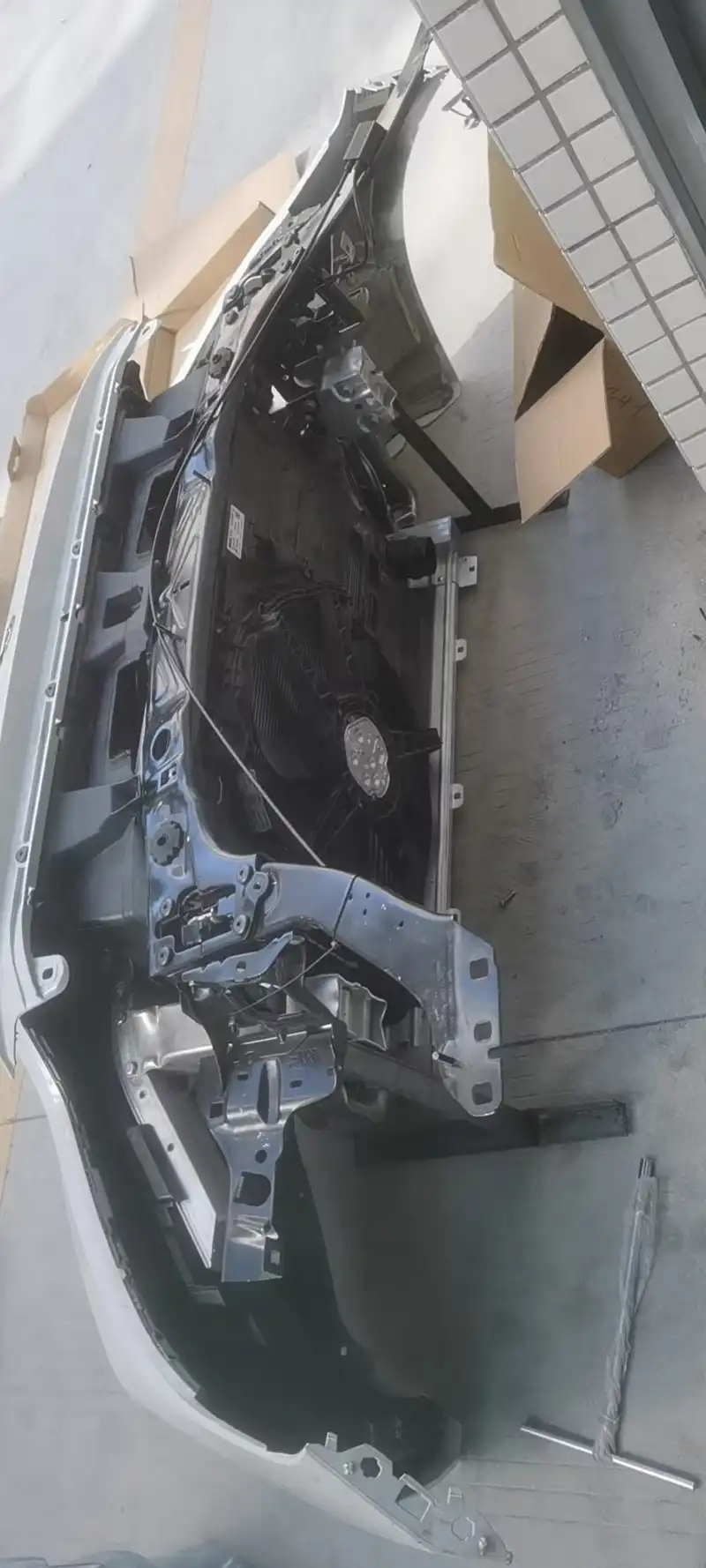 BMW F49 F52 nose cut