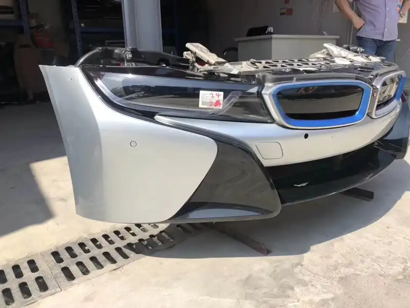 BMW I8 nose cut