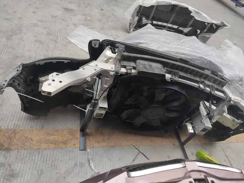 Mercedes Benz W253 nose cut