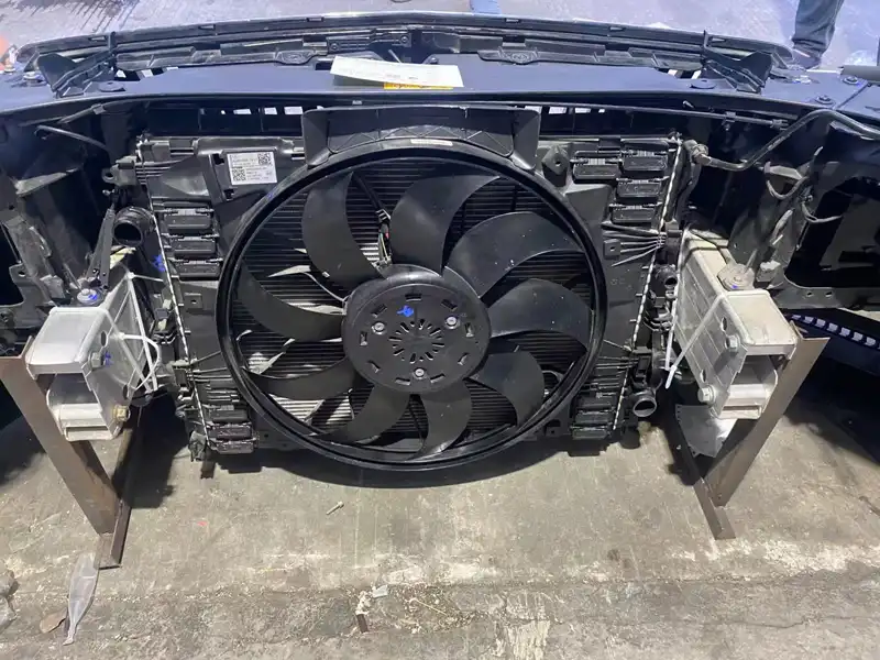 MERCEDES Benz S Class S560 nose cut