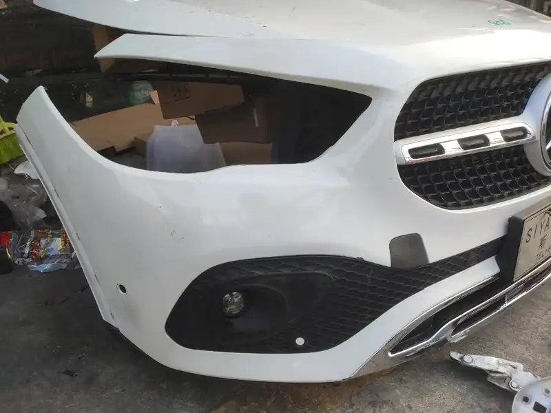 MERCEDES Benz w247 GLA nose cut