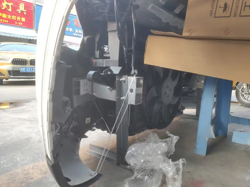 MERCEDES Benz w247 GLA nose cut