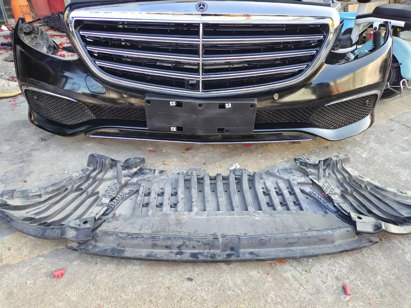 MERCEDES Benz E class E300 w213 nose cut