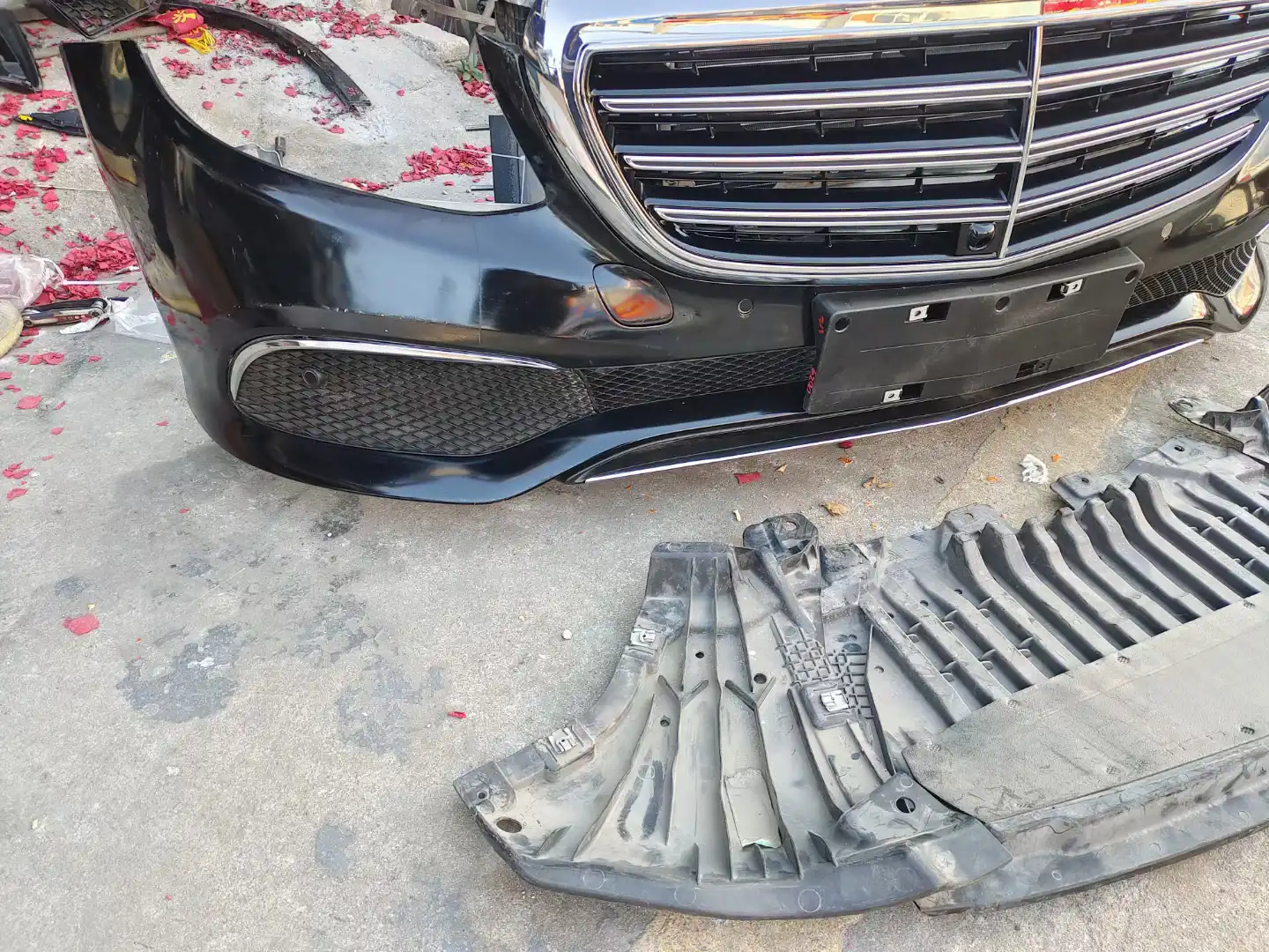 MERCEDES Benz E class E300 w213 nose cut