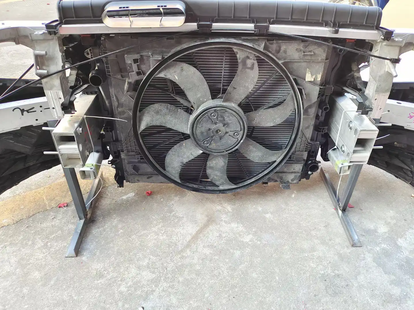 MERCEDES Benz E class E300 w213 nose cut