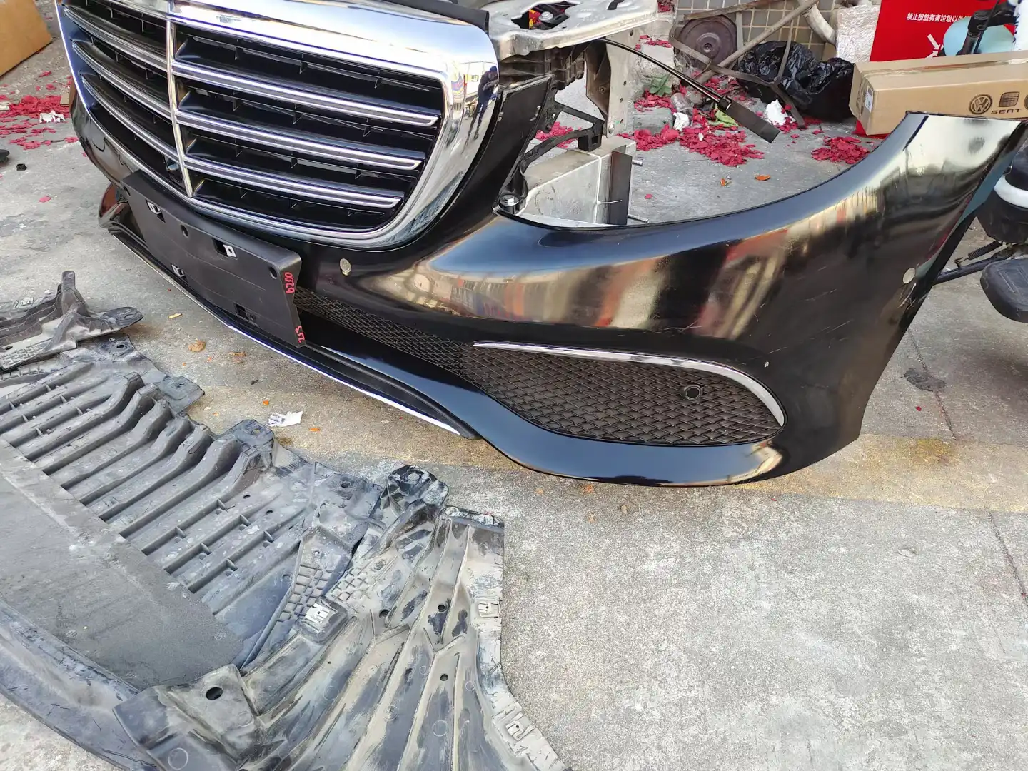 MERCEDES Benz E class E300 w213 nose cut