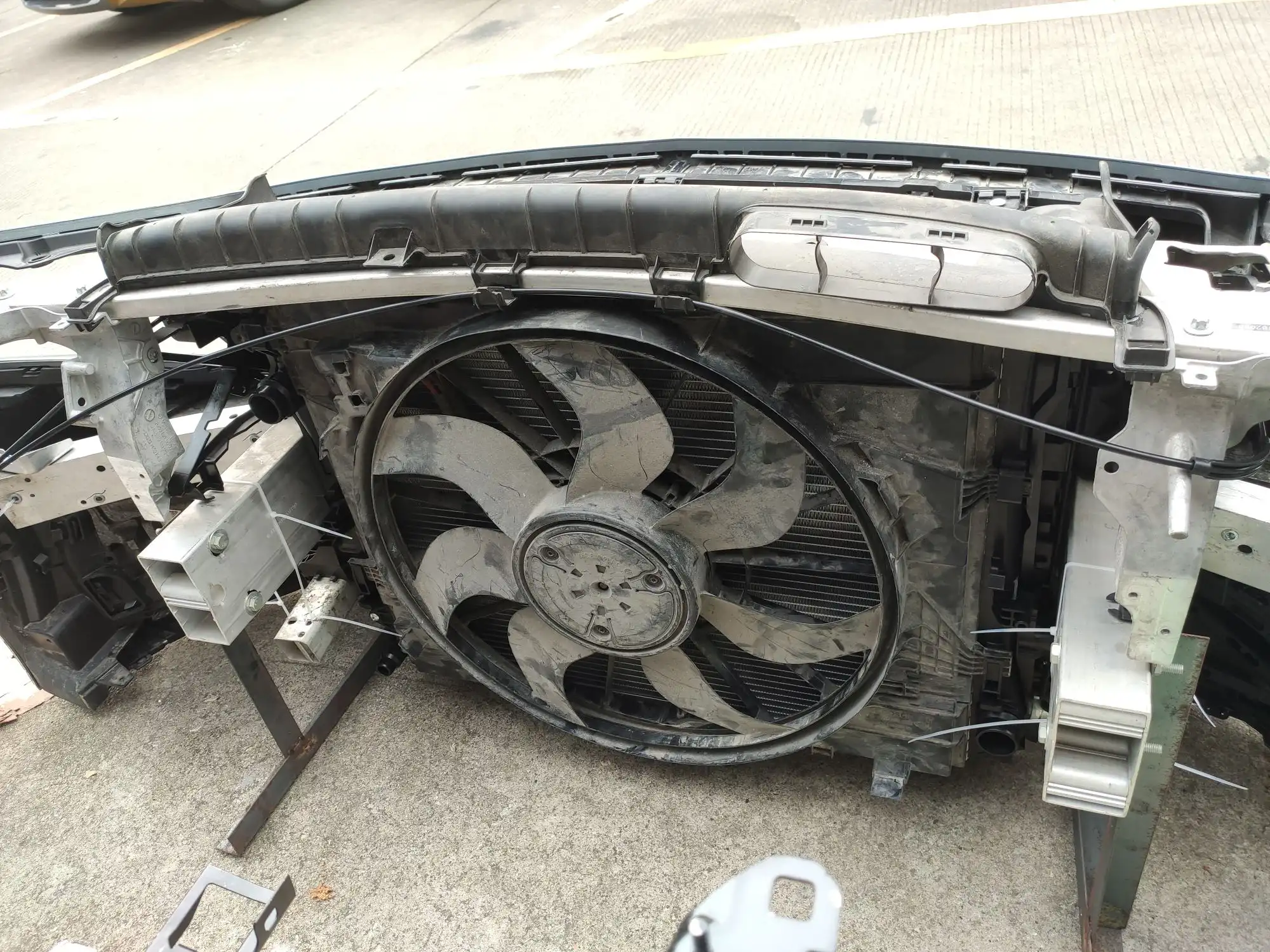 MERCEDES Benz w257 nose cut