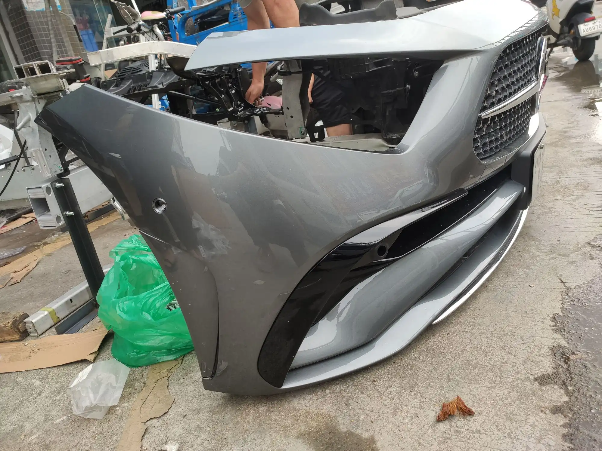 MERCEDES Benz w257 nose cut