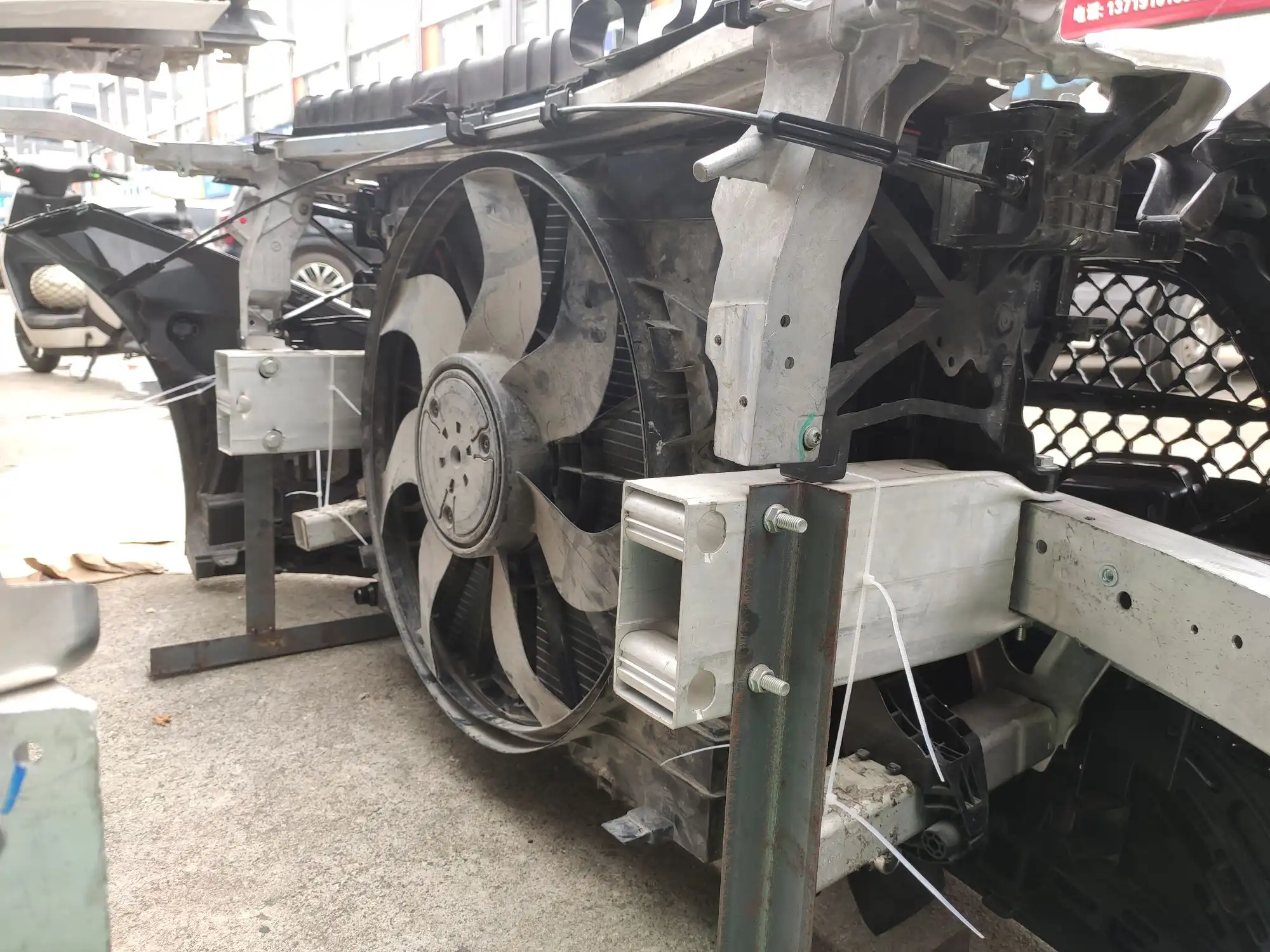 MERCEDES Benz w257 nose cut