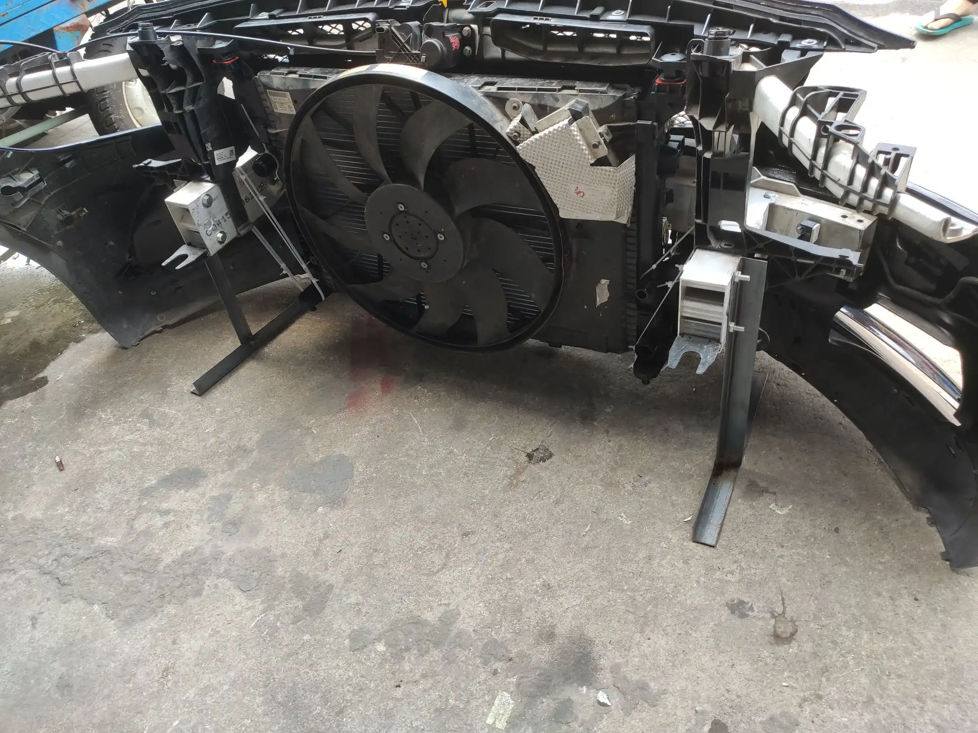 MERCEDES Benz W176 AMG A45 nose cut