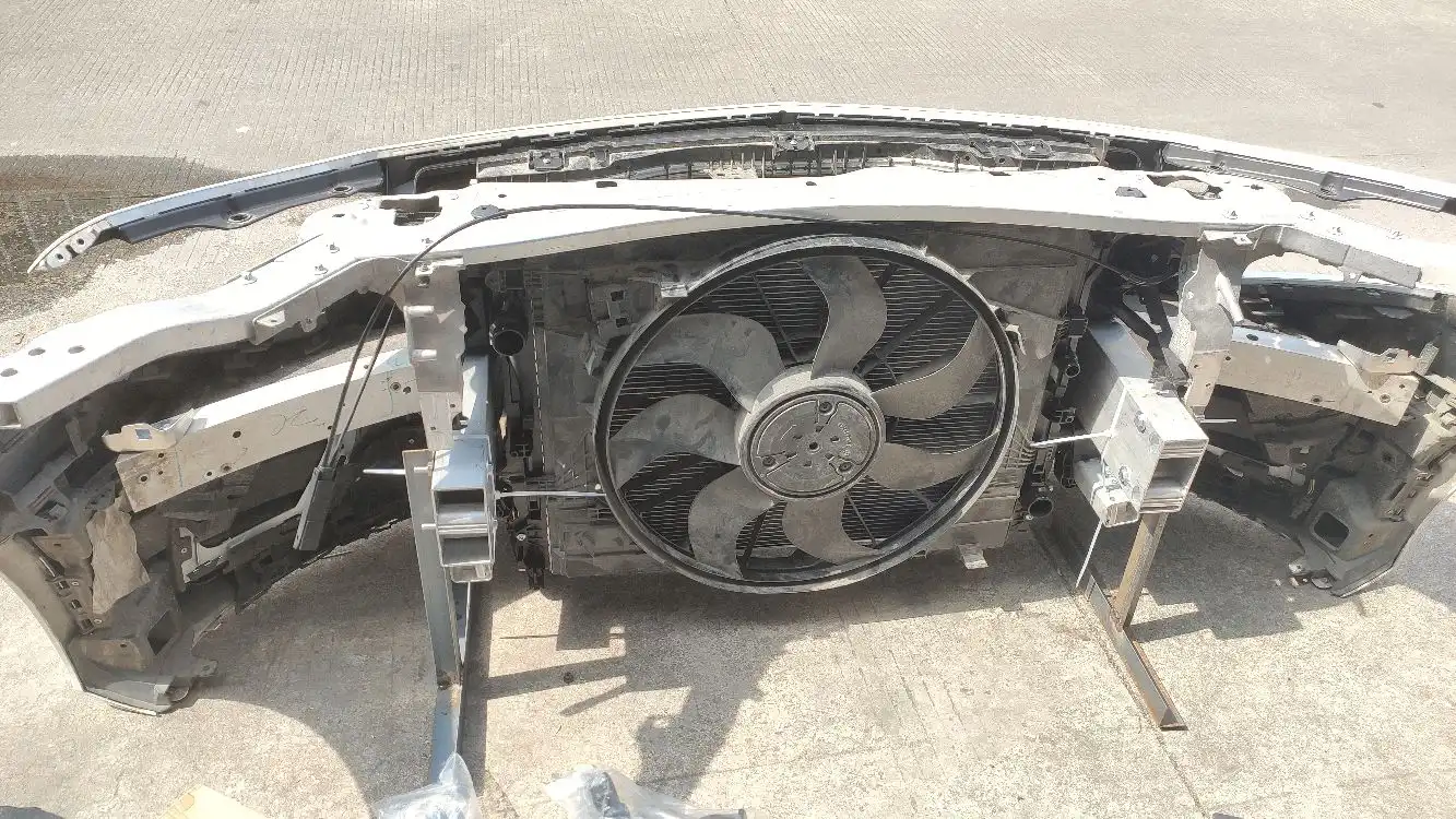 MERCEDES Benz CLS w257 nose cut
