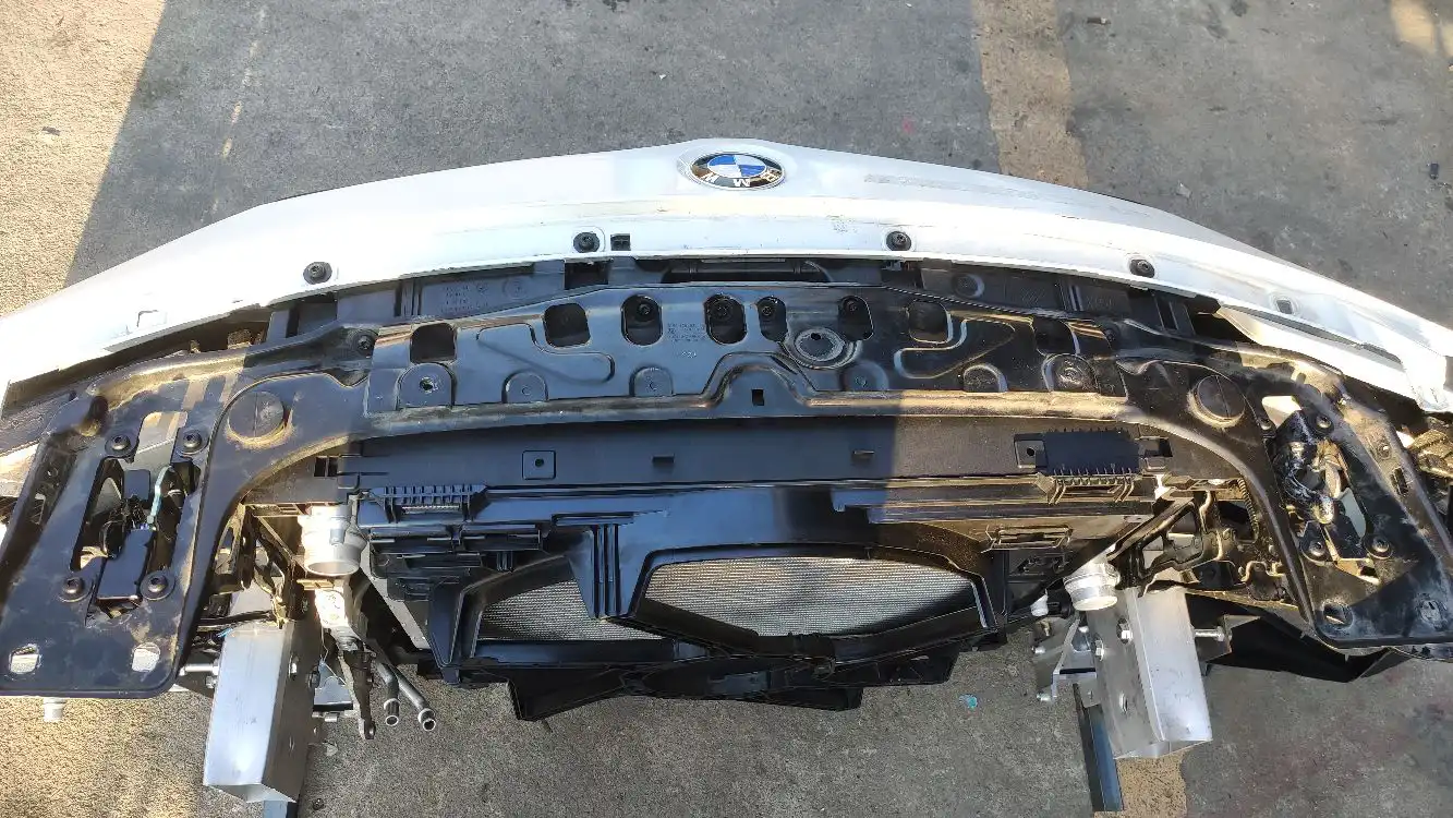 BMW F82 M4 nose cut