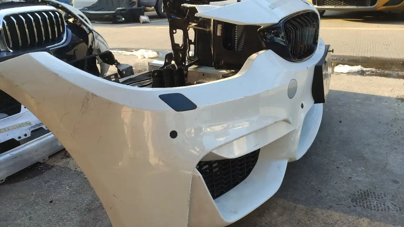 BMW F82 M4 nose cut
