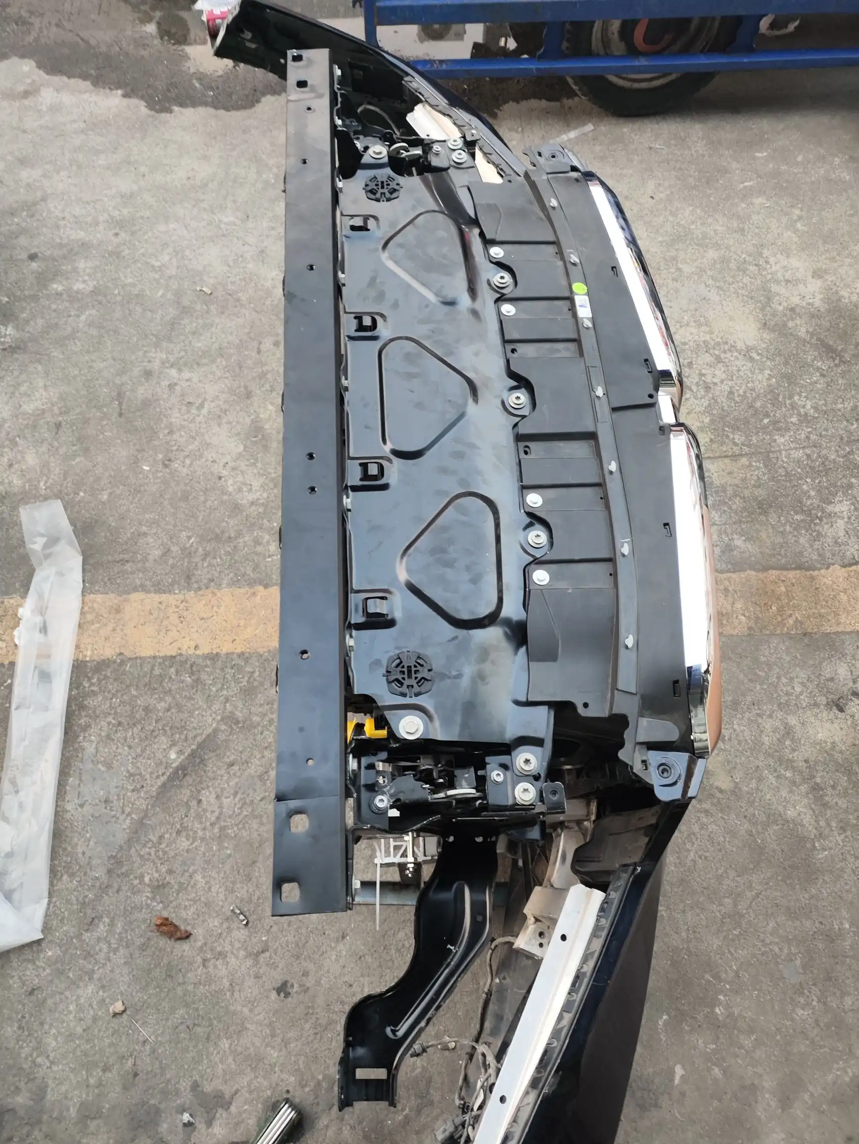 BMW G18 nose cut