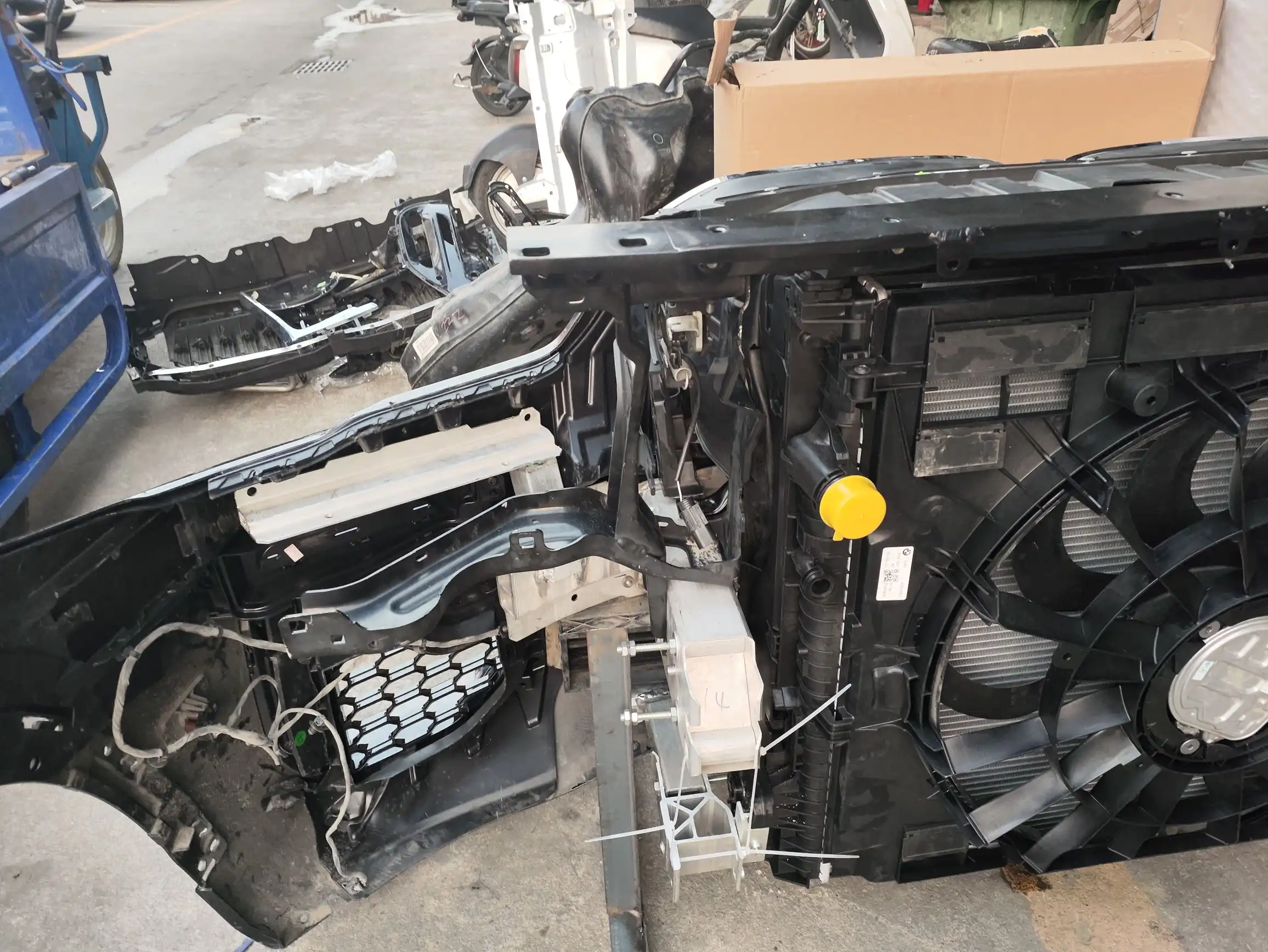 BMW G18 nose cut