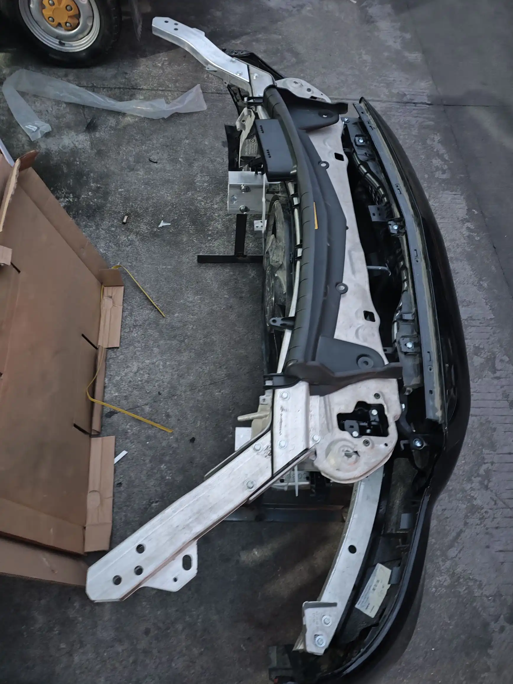 Mercedes benz W213 new model sport nose cut