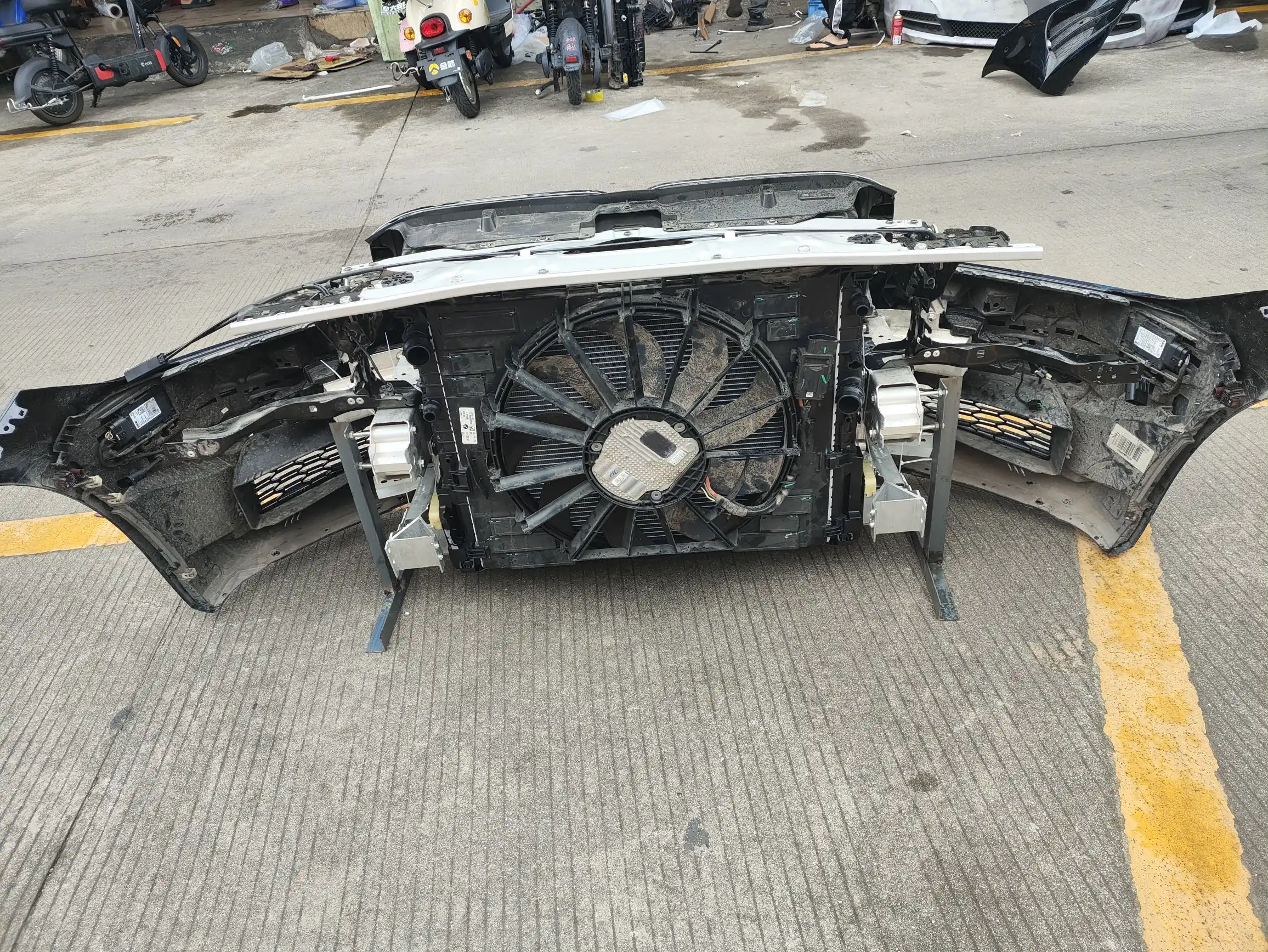 BMW G12 nose cut