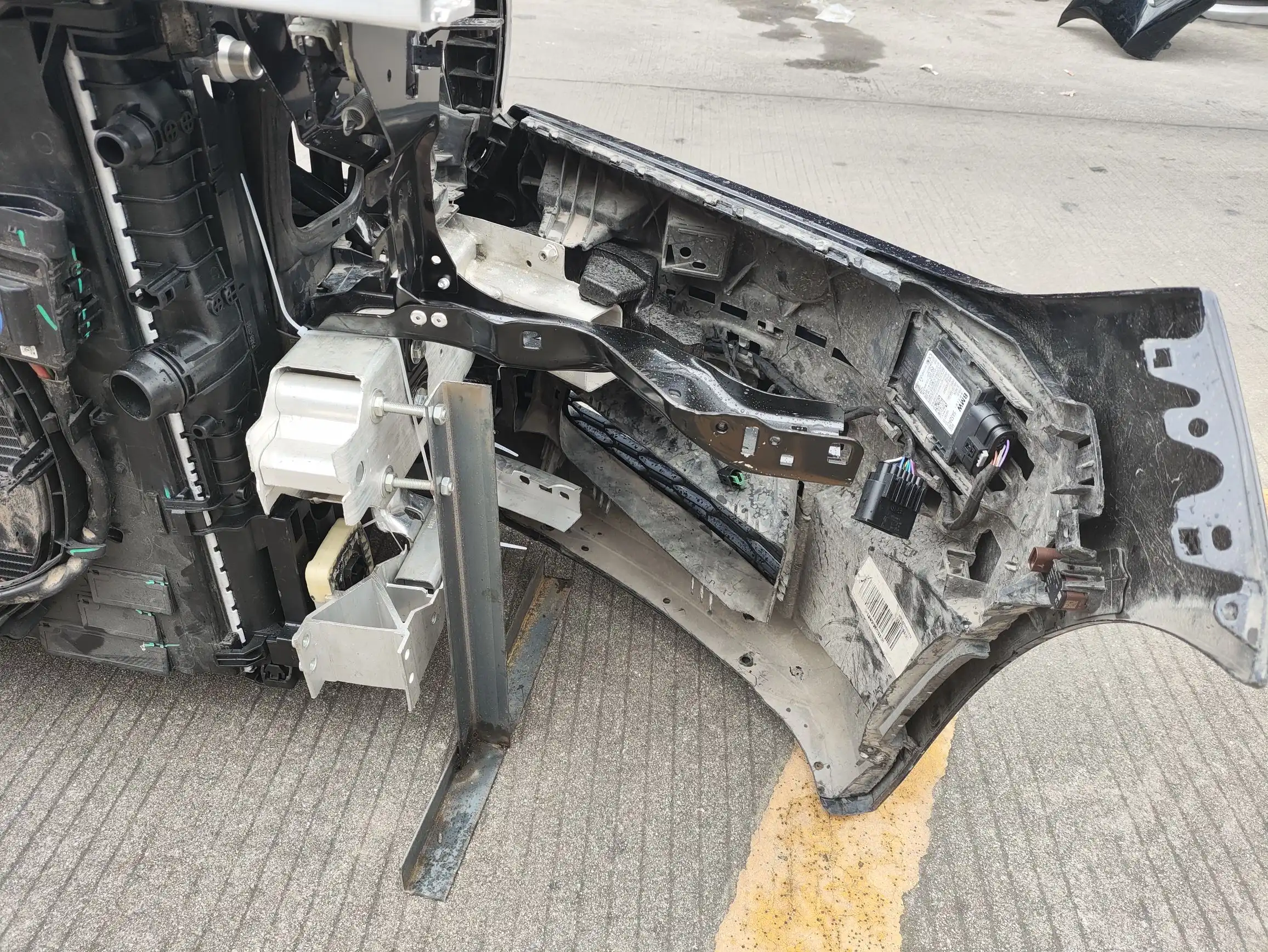 BMW G12 nose cut