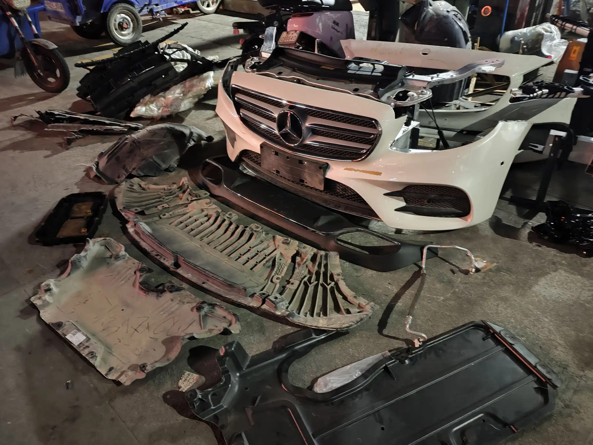 Mercedes benz W213 E class nose cut