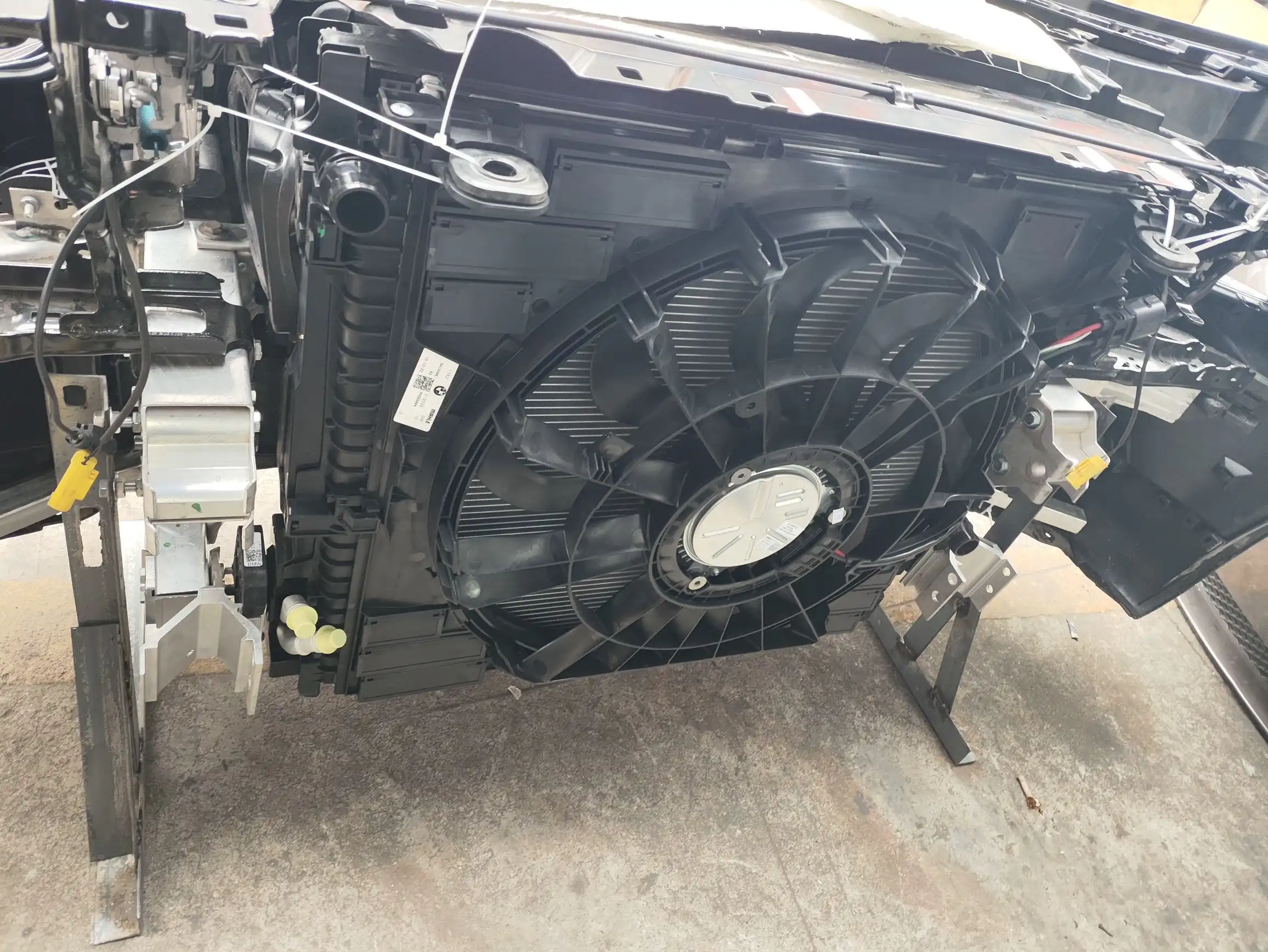 BMW 2023 7 series G70 nose cut