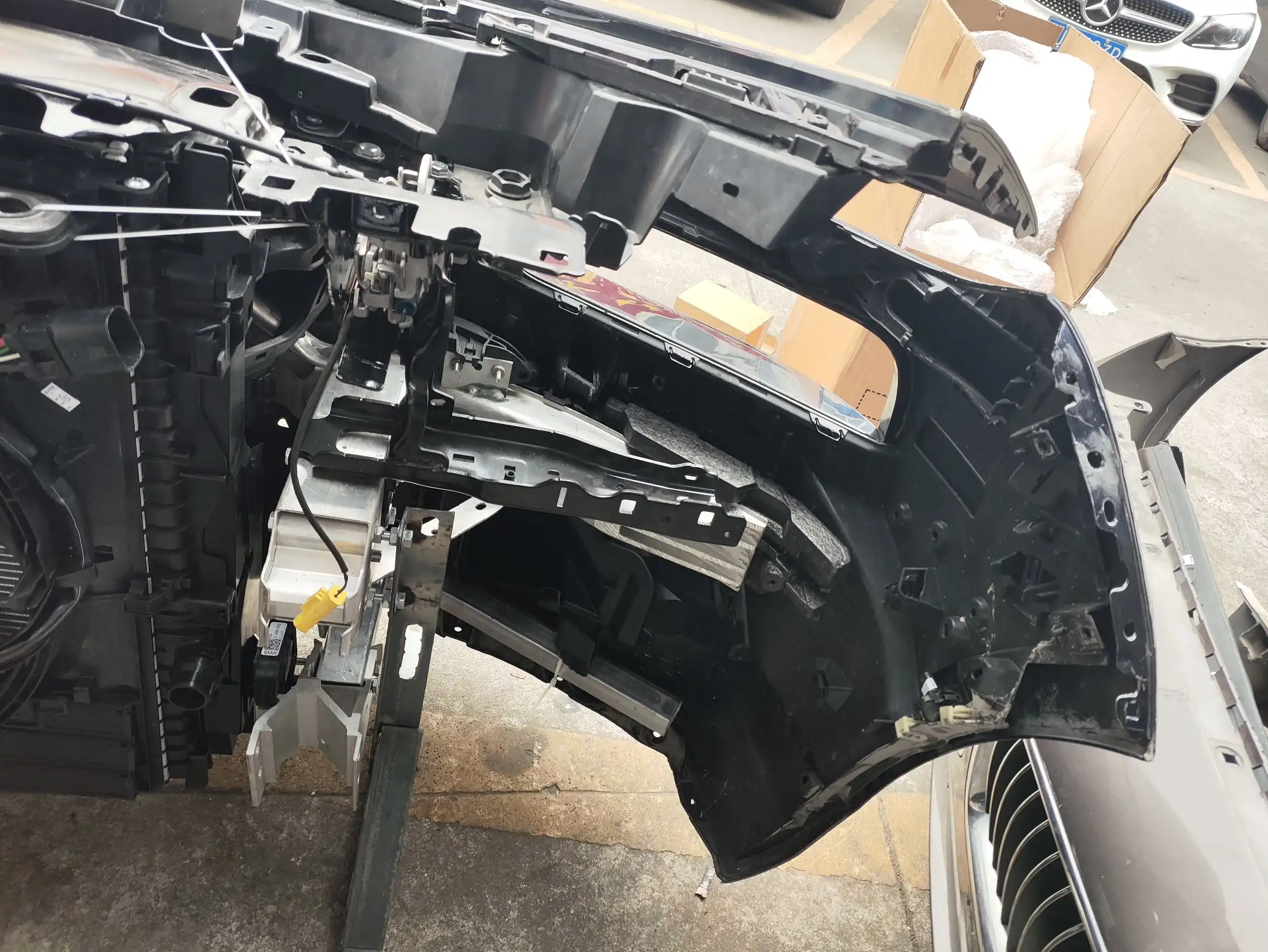 BMW 2023 7 series G70 nose cut