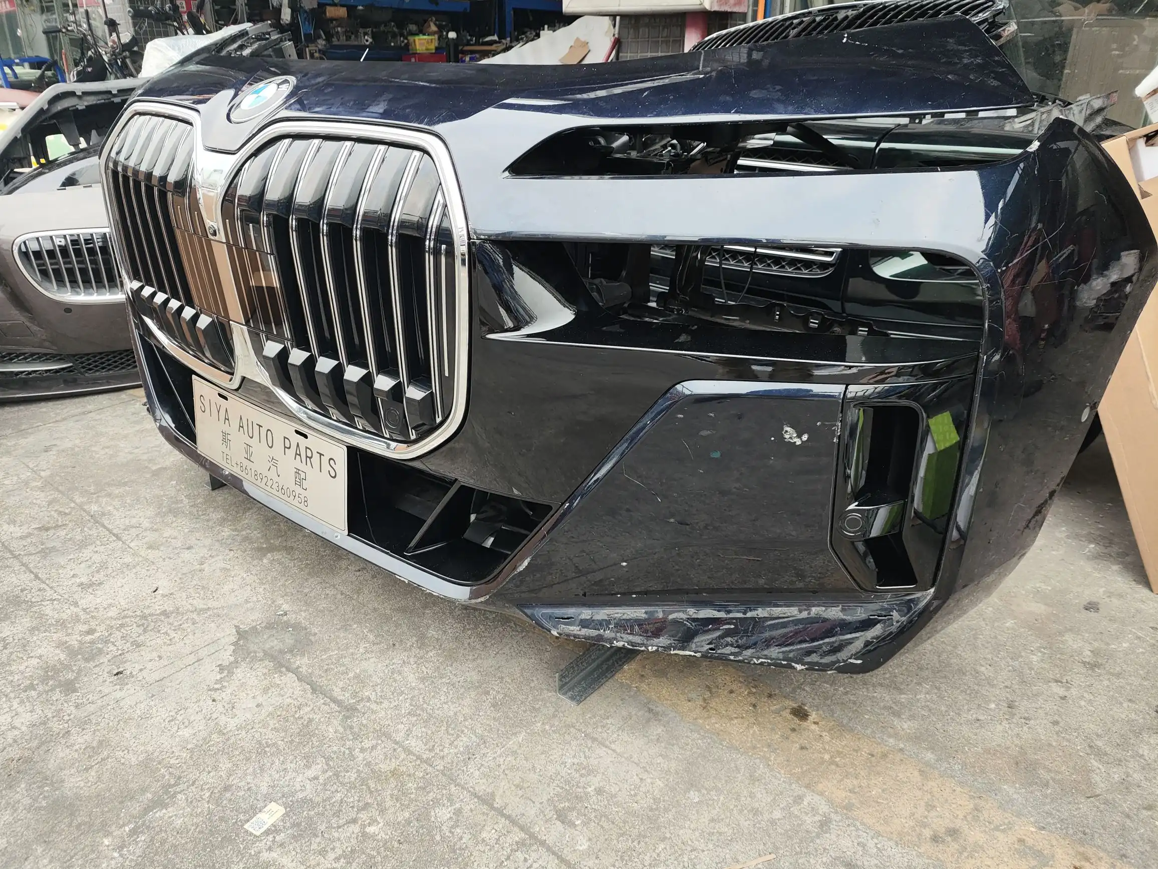 BMW 2023 7 series G70 nose cut