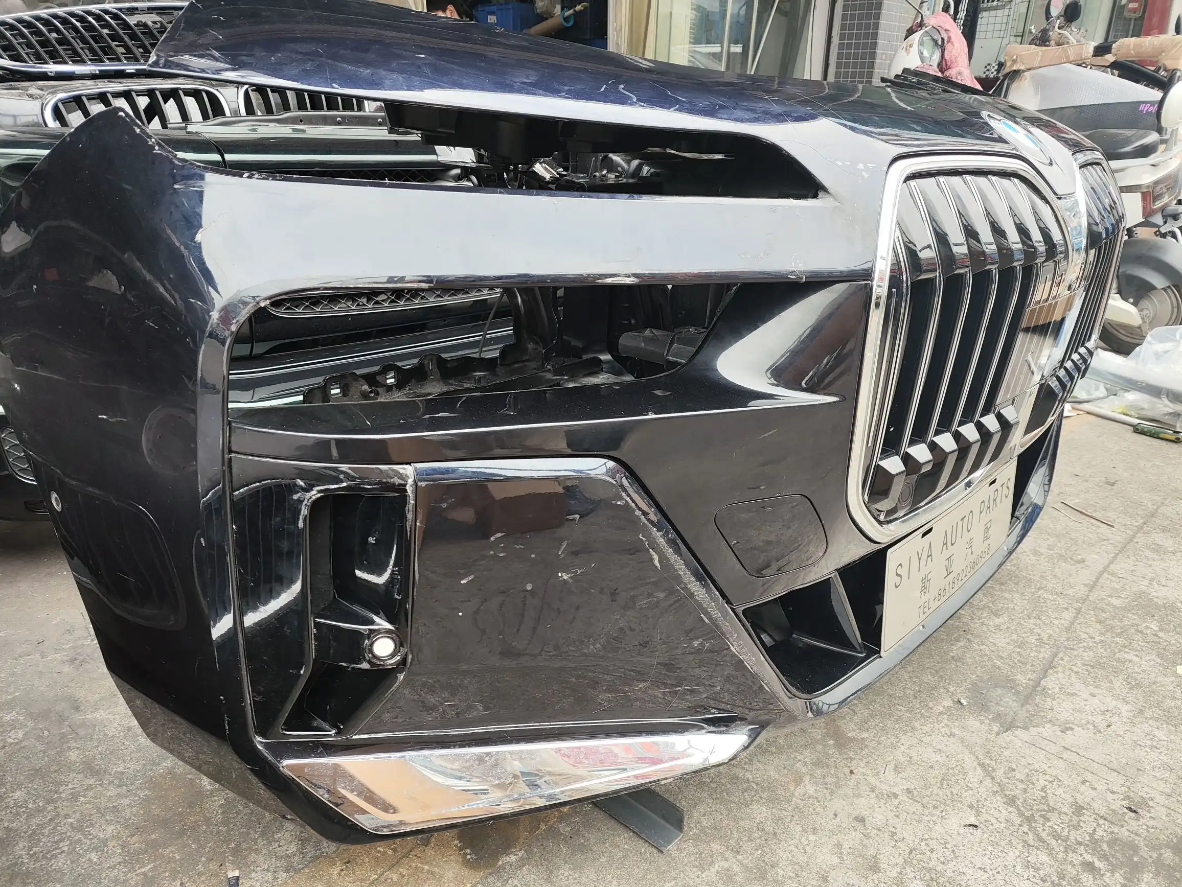 BMW 2023 7 series G70 nose cut