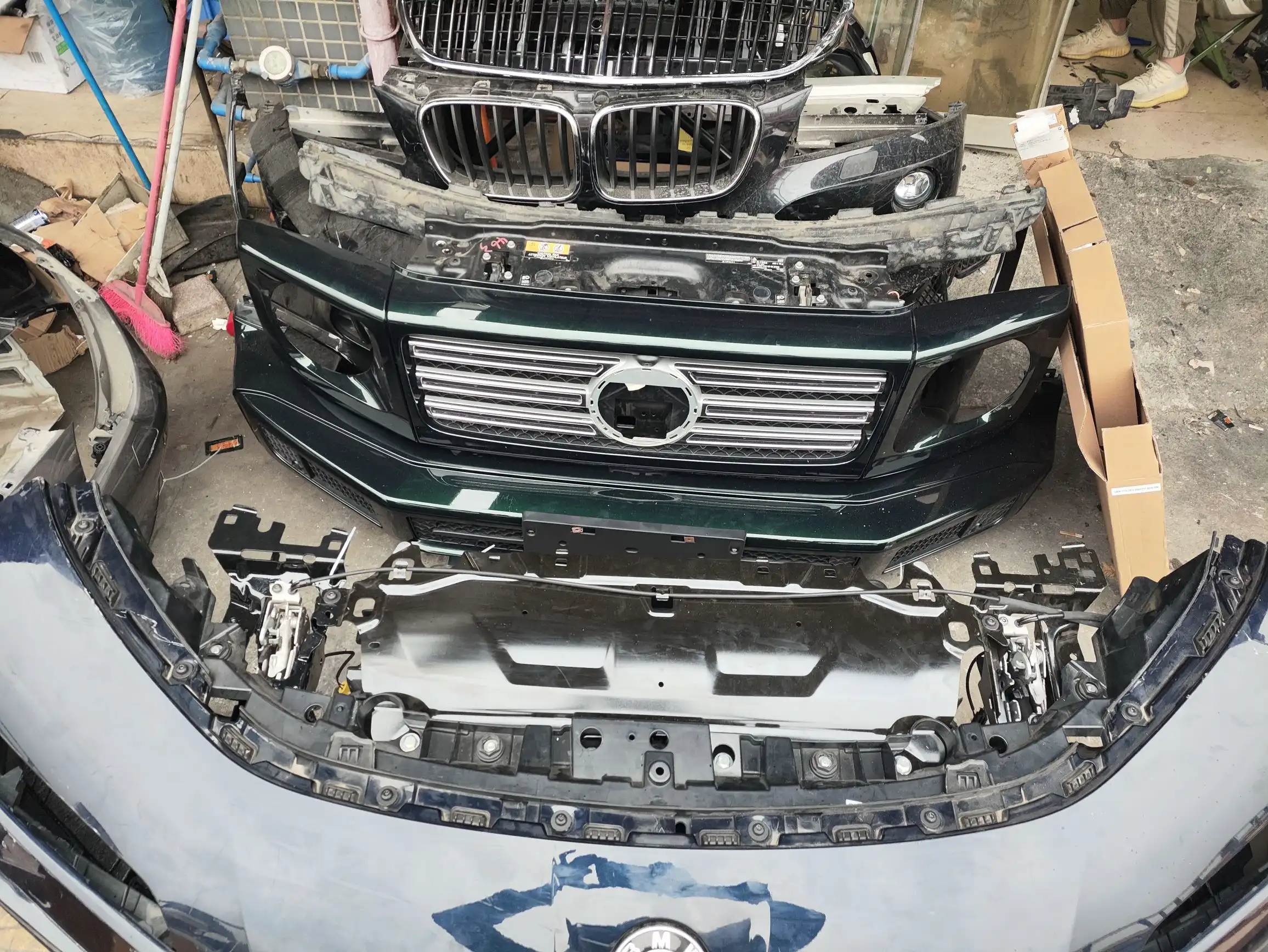 BMW 2023 7 series G70 nose cut