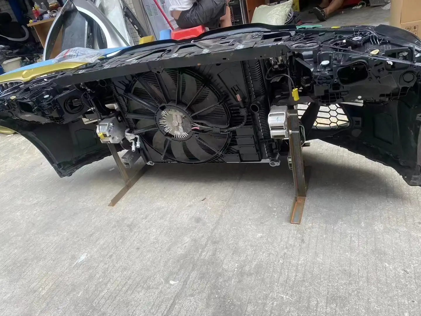 BMW G82 M4 nose cut