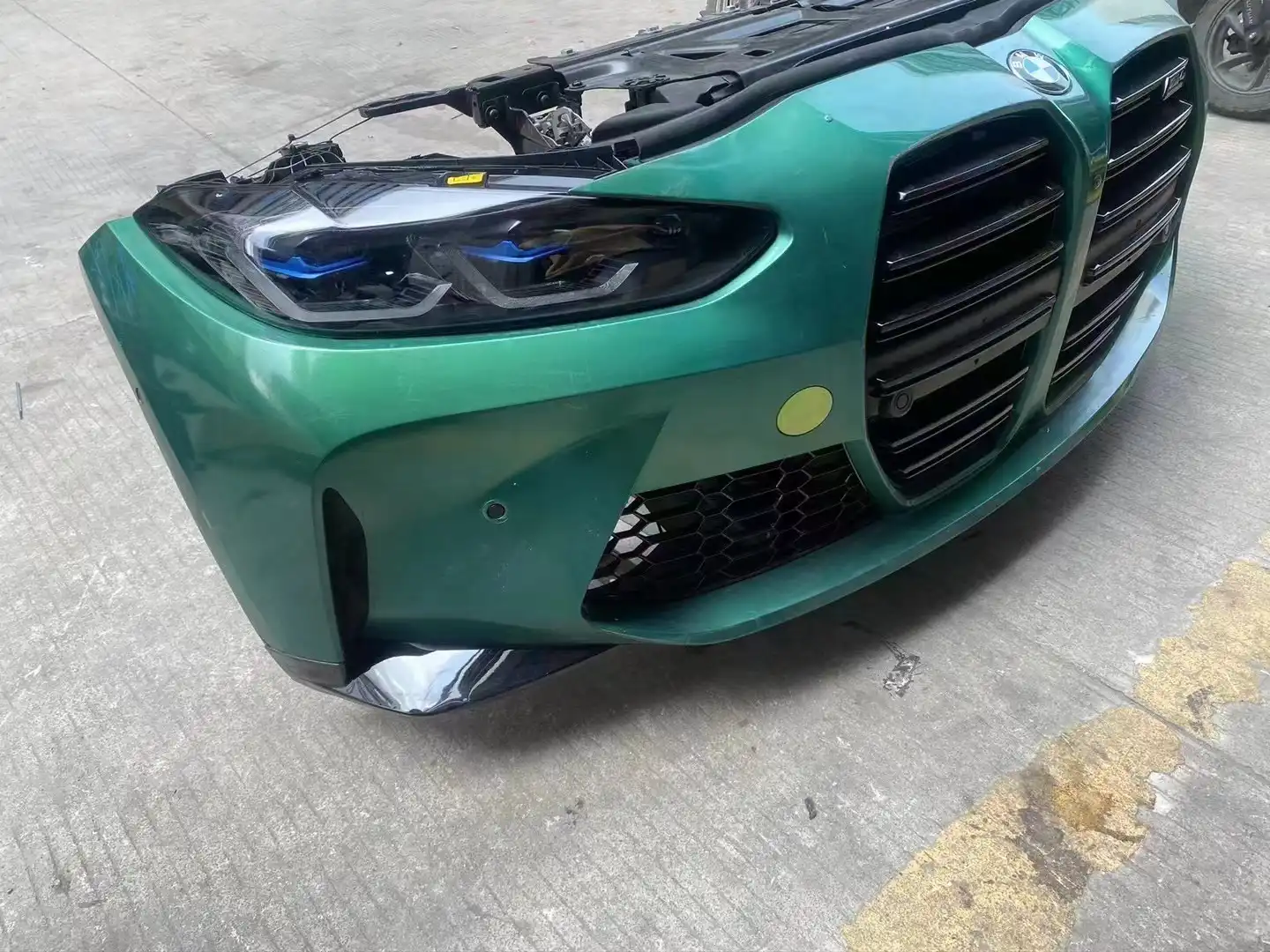 BMW G82 M4 nose cut