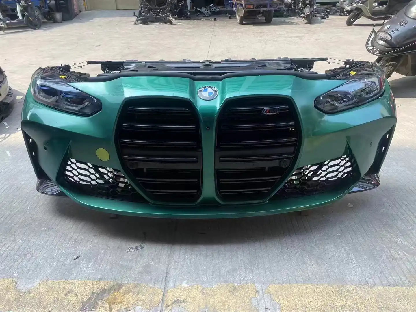 BMW G82 M4 nose cut