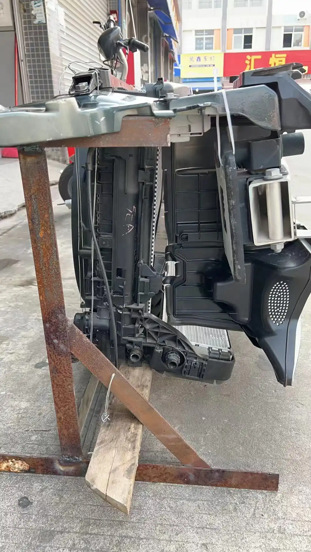 Mercedes benz W190 nose cut