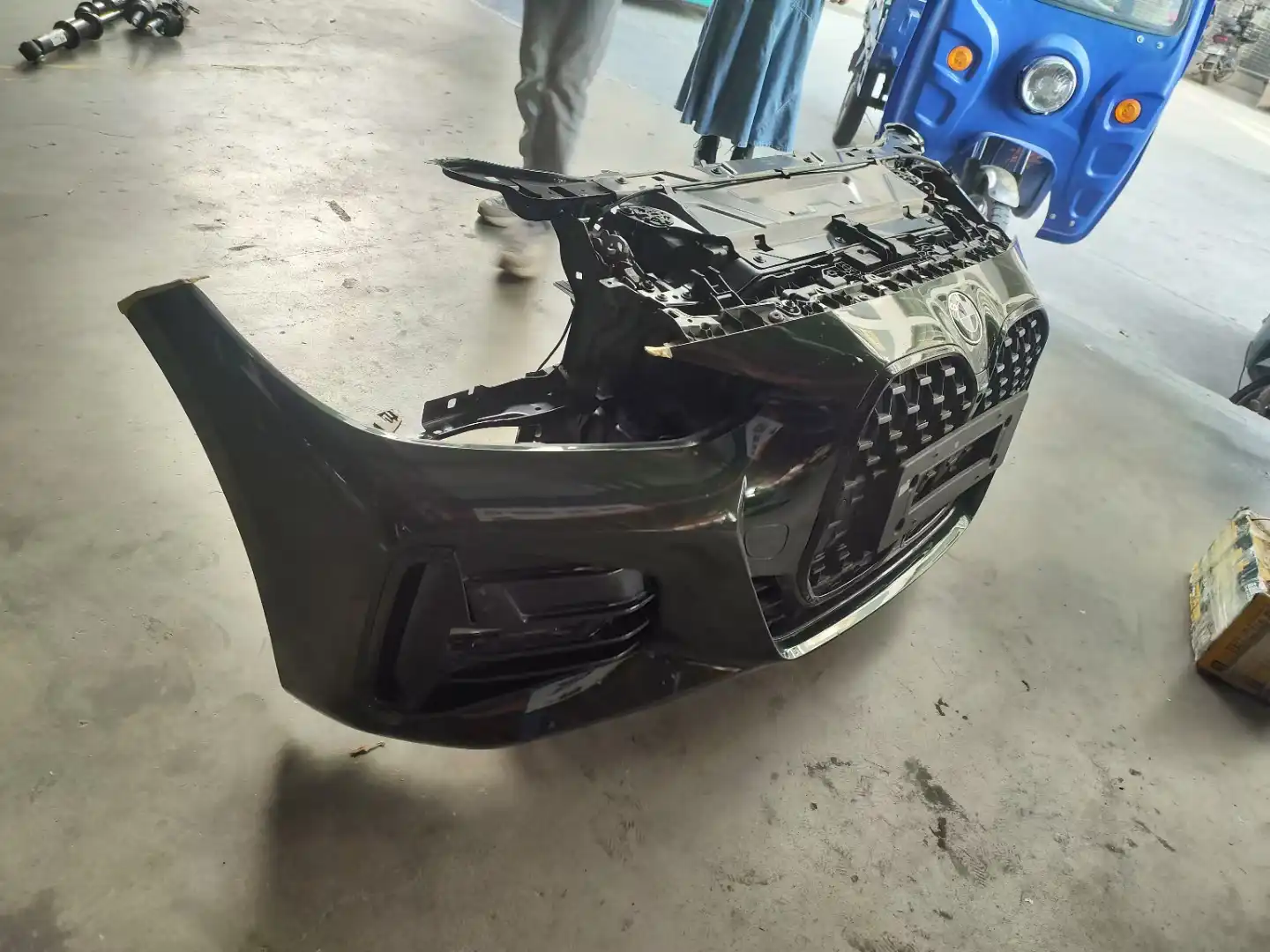 BMW G26 nose cut