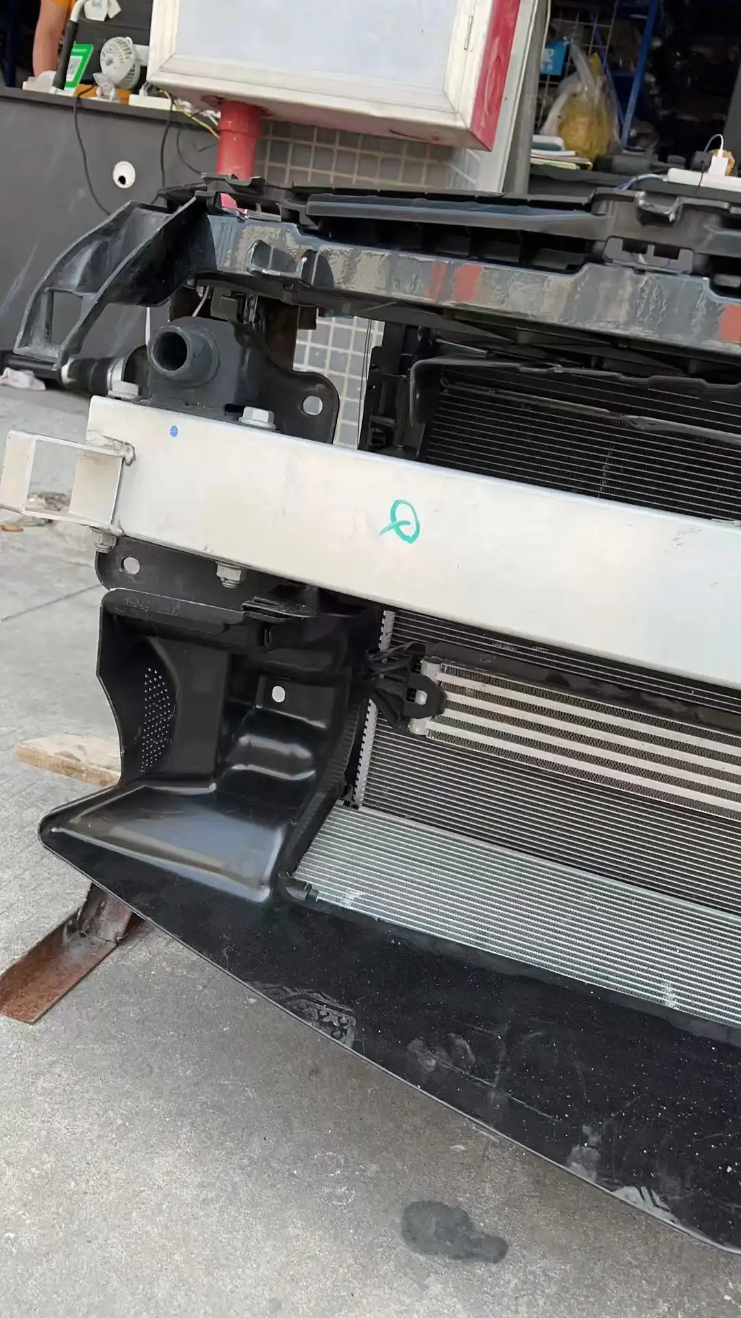Mercedes benz W190 nose cut