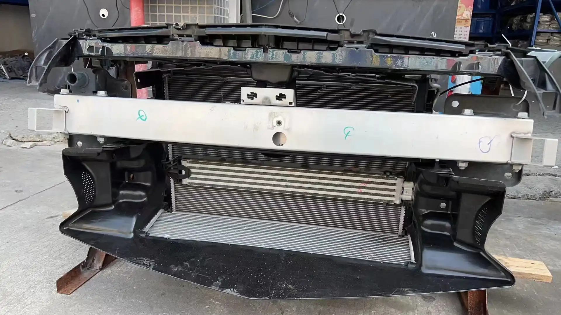 Mercedes benz W190 nose cut