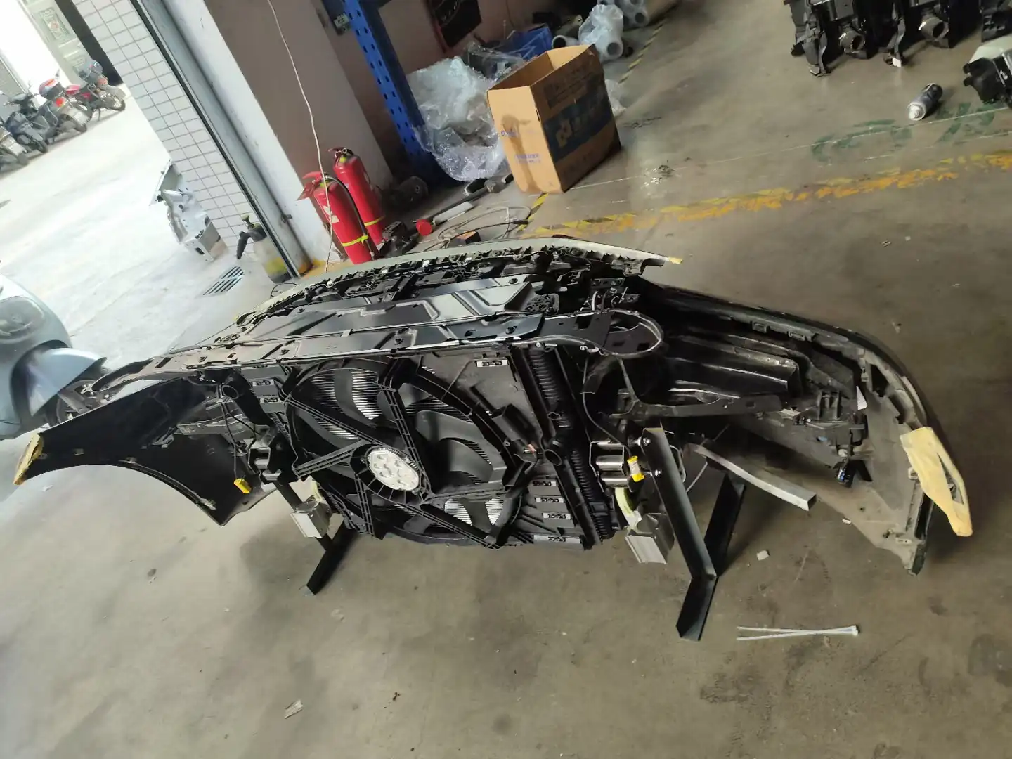 BMW G26 nose cut