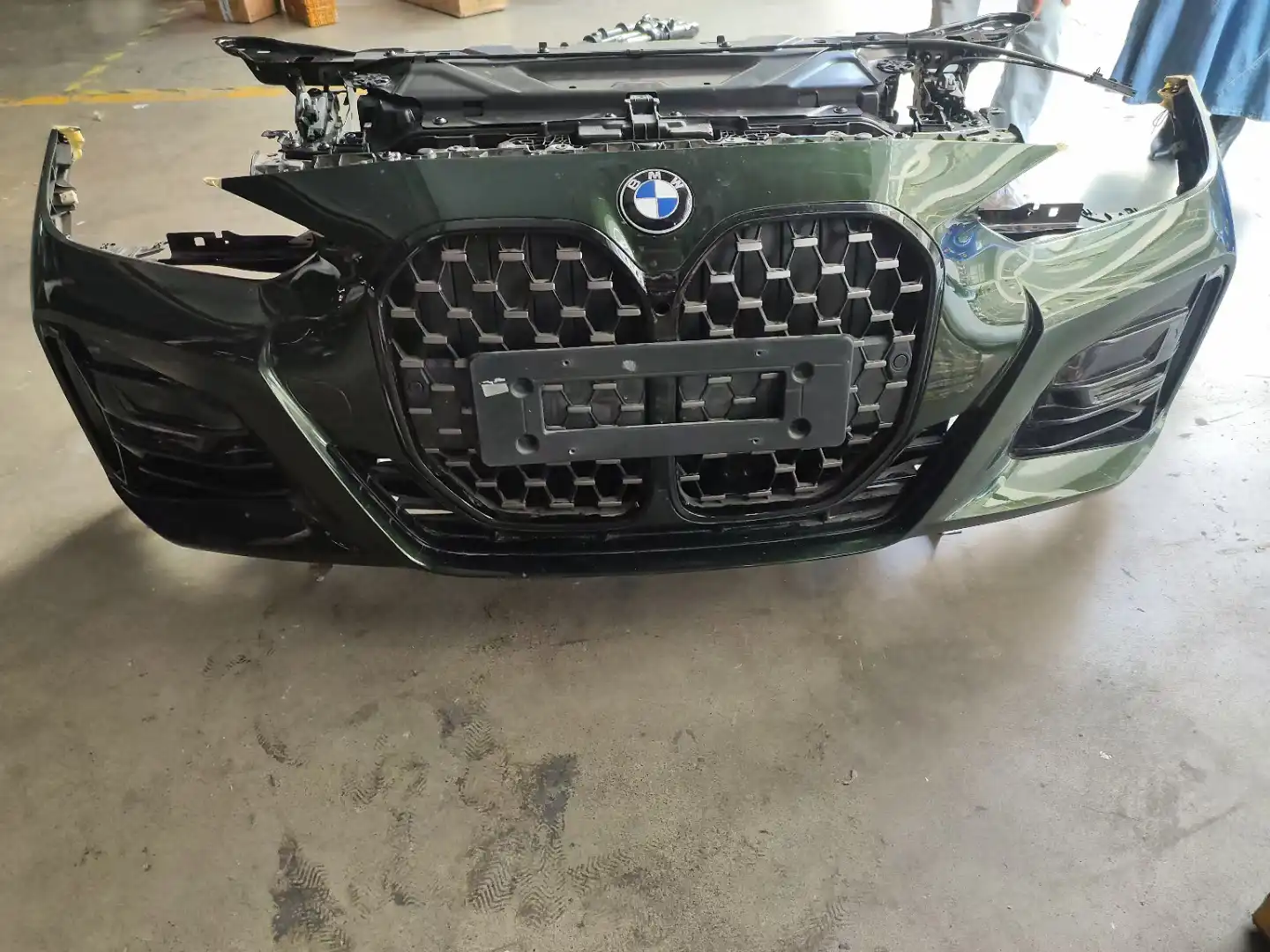 BMW G26 nose cut