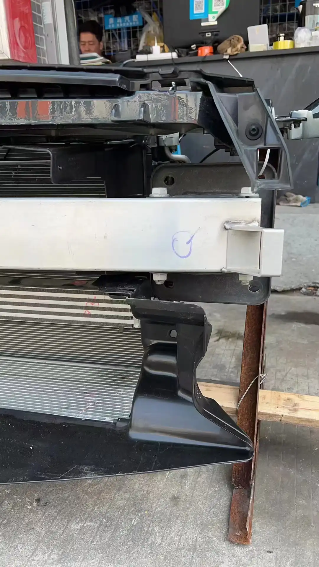 Mercedes benz W190 nose cut
