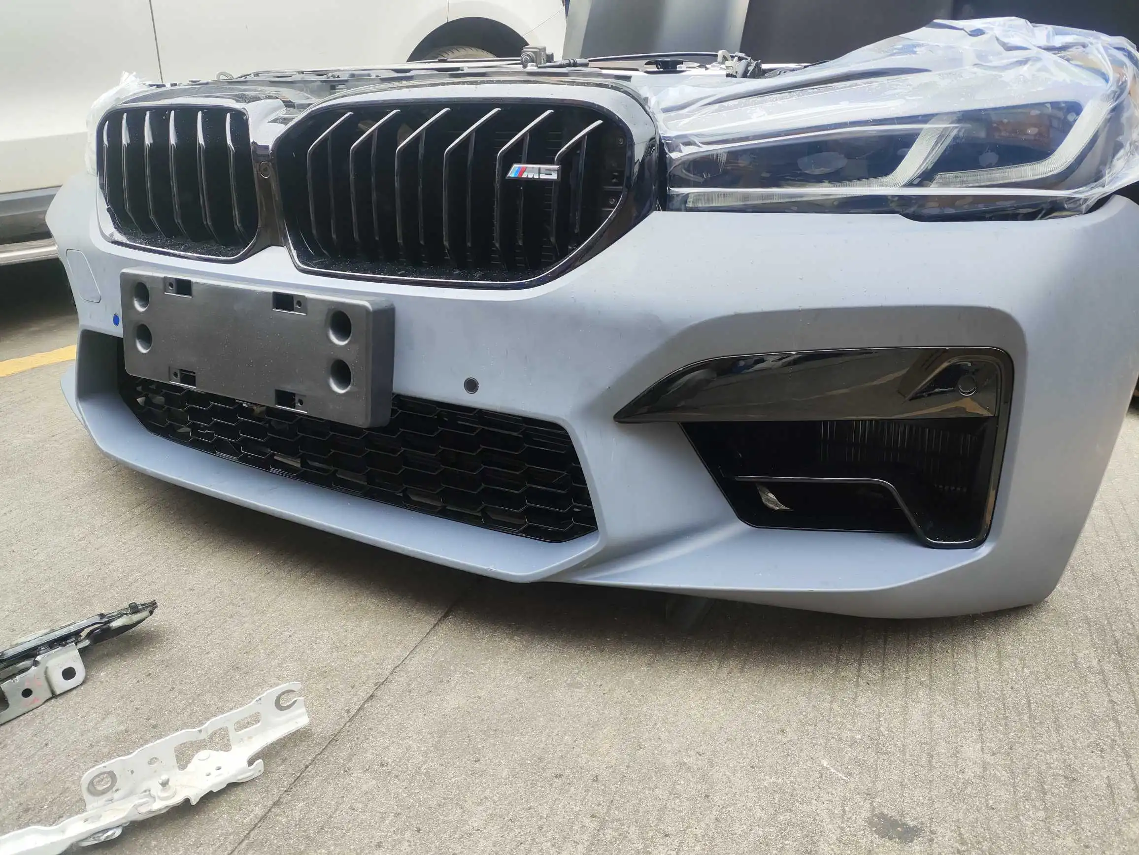 BMW M5 F90 nose cut